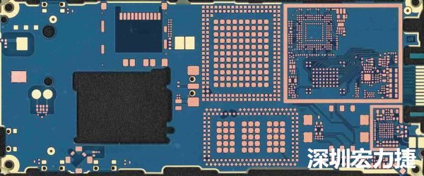 手機可用的PCB空間相當小，而1片式的設計是節省成本的作法，如何做到區隔不同子系統、降低雜訊干擾，是設計關鍵。